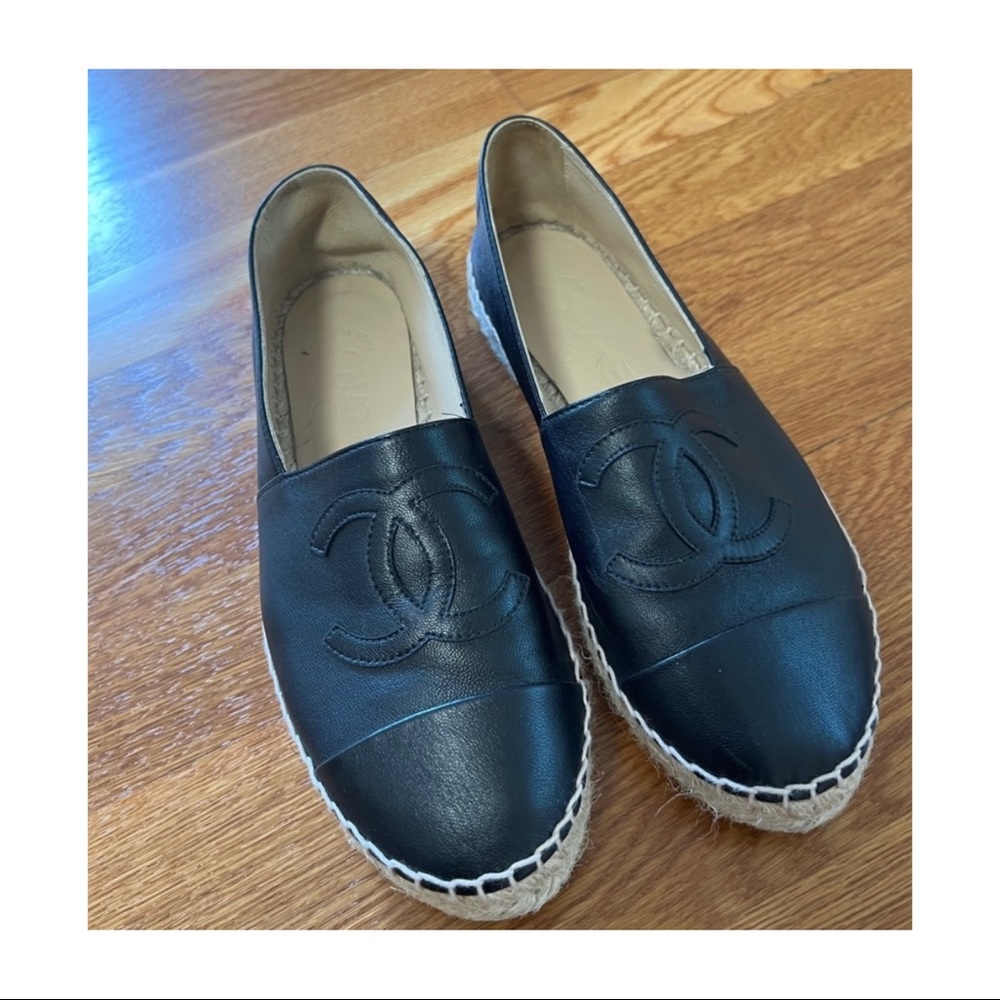 CHANEL ESPADRILLES
Lambskin
Black